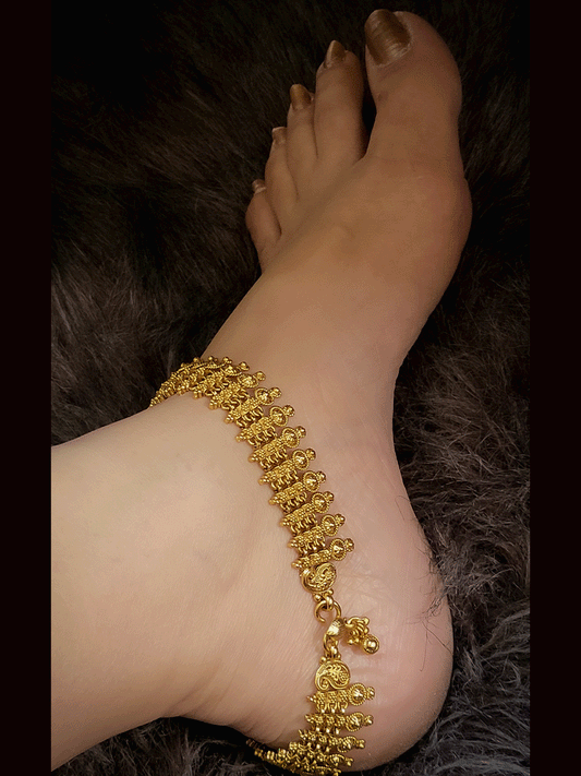 Broad chain anklets with flower engraved circular tukdi design