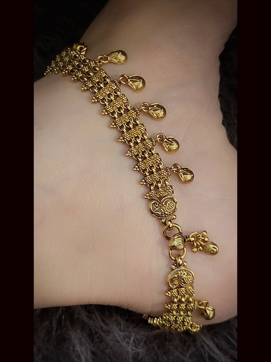 Broad chain anklets with half ghunghru hangings