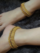Load image into Gallery viewer, Broad chain with square coloured stones ghunghru hanging anklets