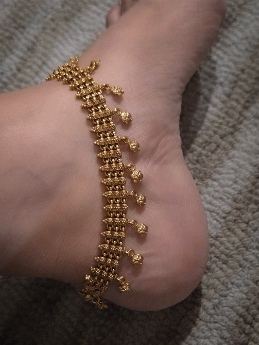Self flower engraved connecting tukdi anklets with flower ghunghru hanging's