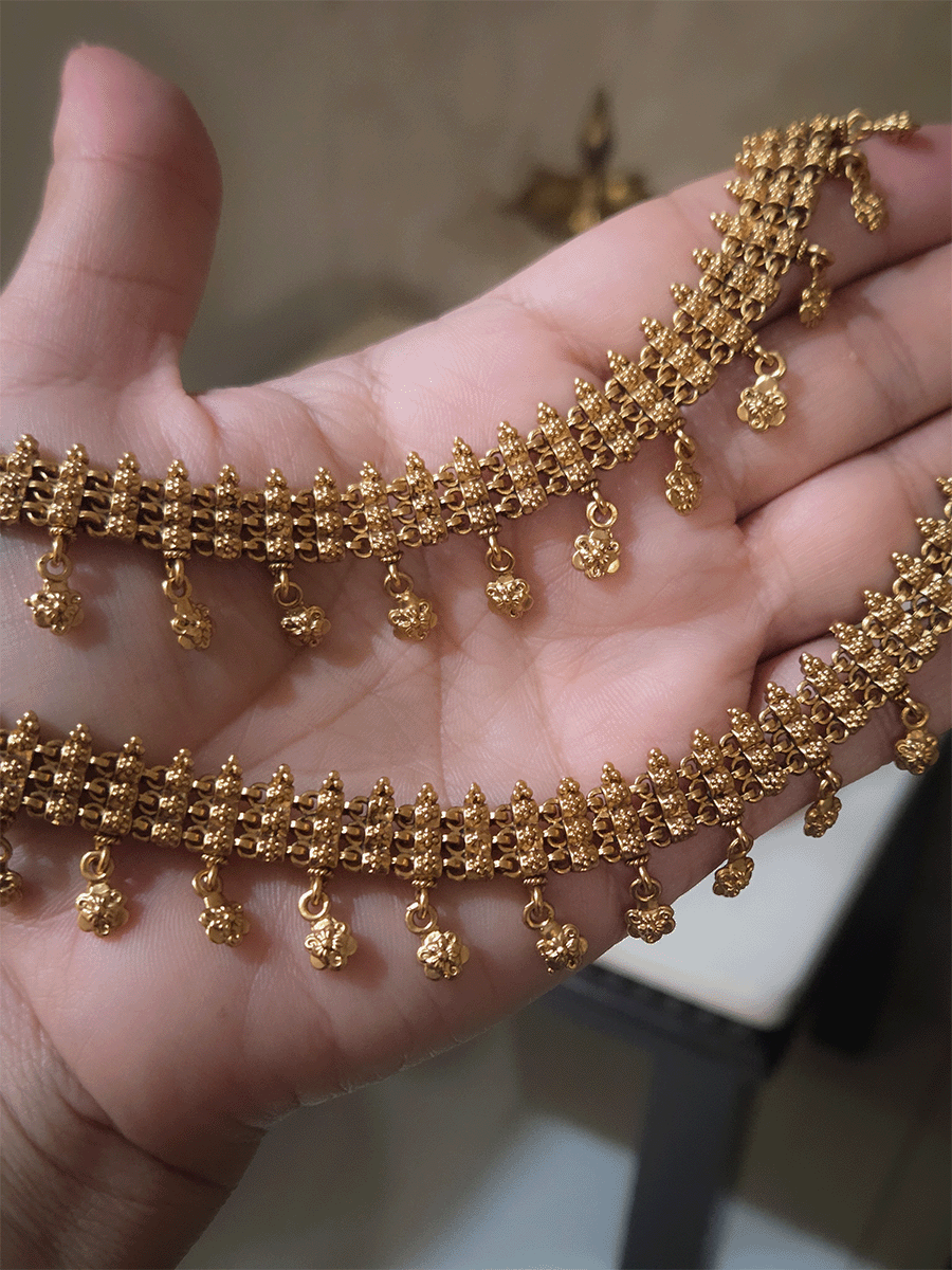Self flower engraved connecting tukdi anklets with flower ghunghru hanging's