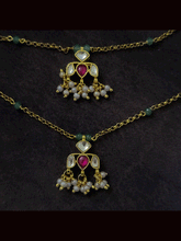 Load image into Gallery viewer, Paachi kundan anklet with four leaf flower tukdi and green beads in chain