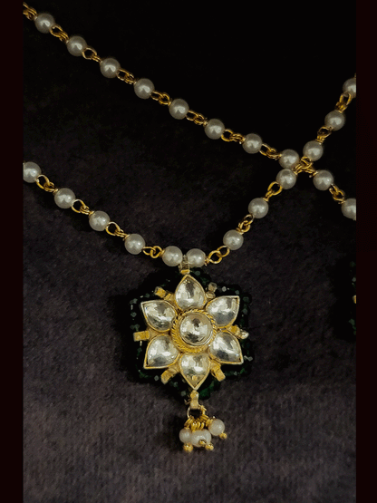Paachi kundan flower with green pirohi anklets in pearl chain