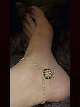 Load image into Gallery viewer, Paachi kundan flower with green pirohi anklets in pearl chain