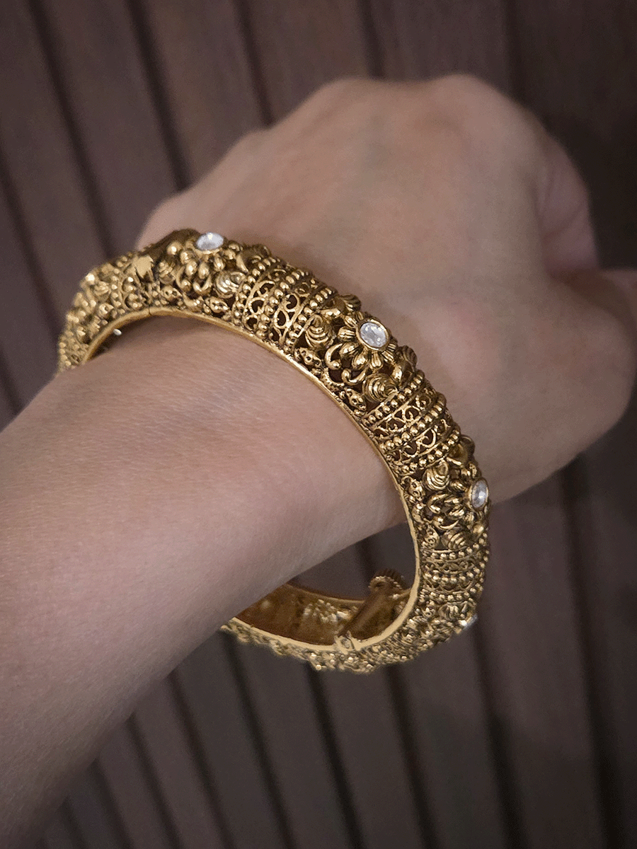 Self dotted and intricate design set of two openable kundan kada's