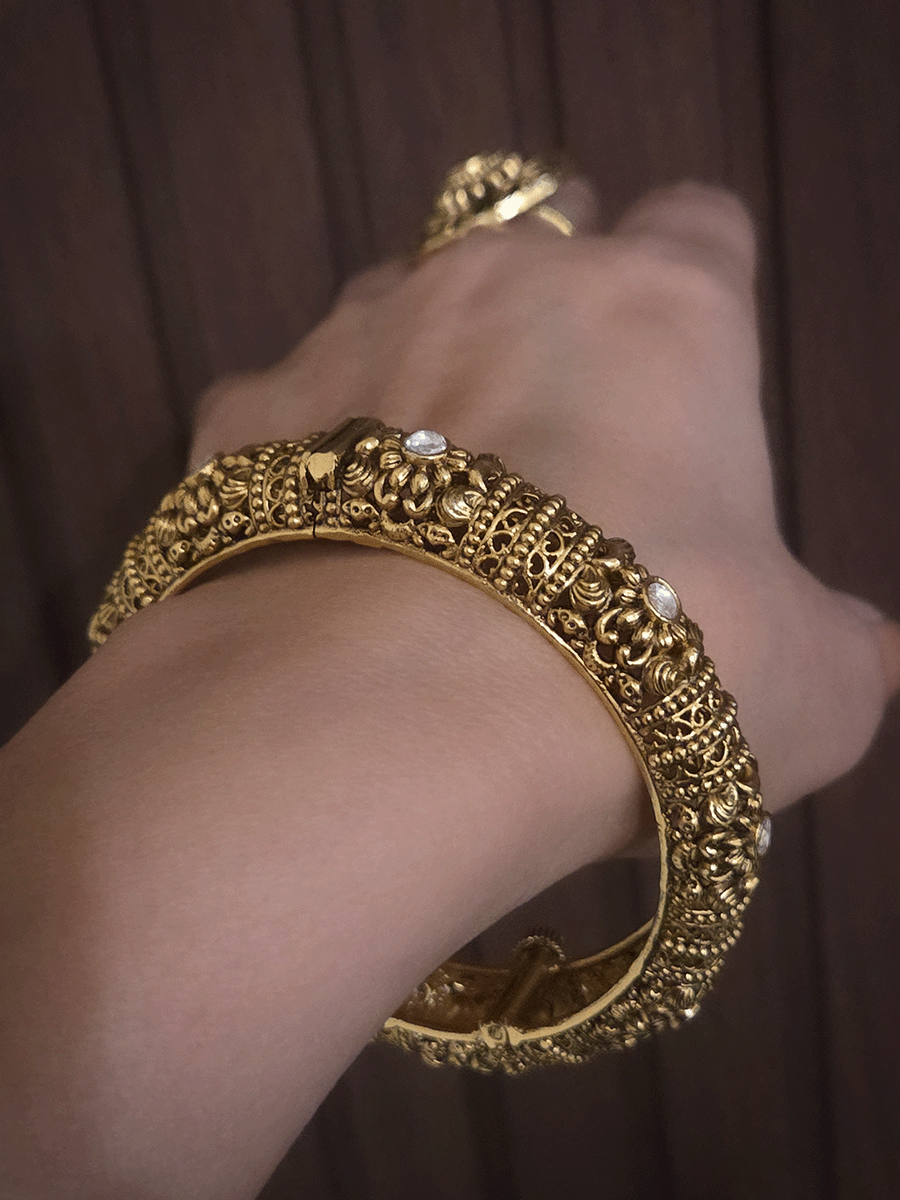 Self dotted and intricate design set of two openable kundan kada's