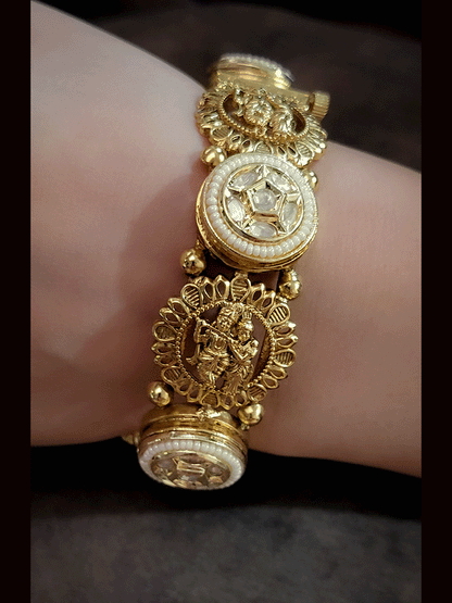 Set of two openable Radha Krishna and kundan circular tukdi kadas
