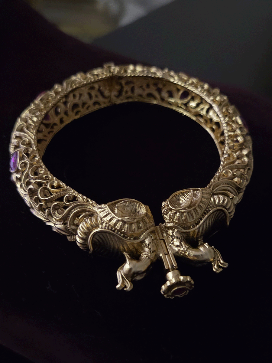 Peacock mouth intricate carving single openable kada