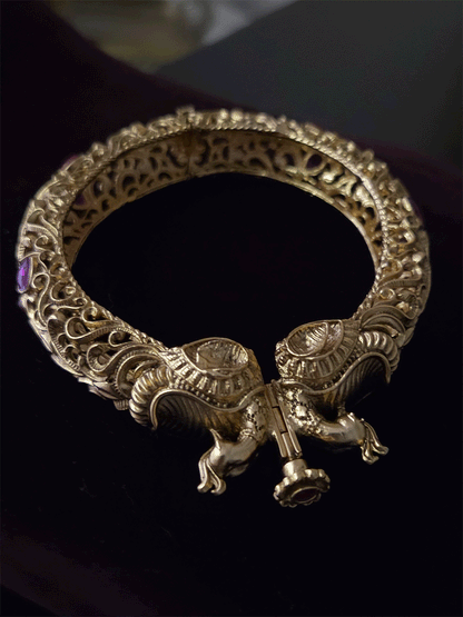 Peacock mouth intricate carving single openable kada