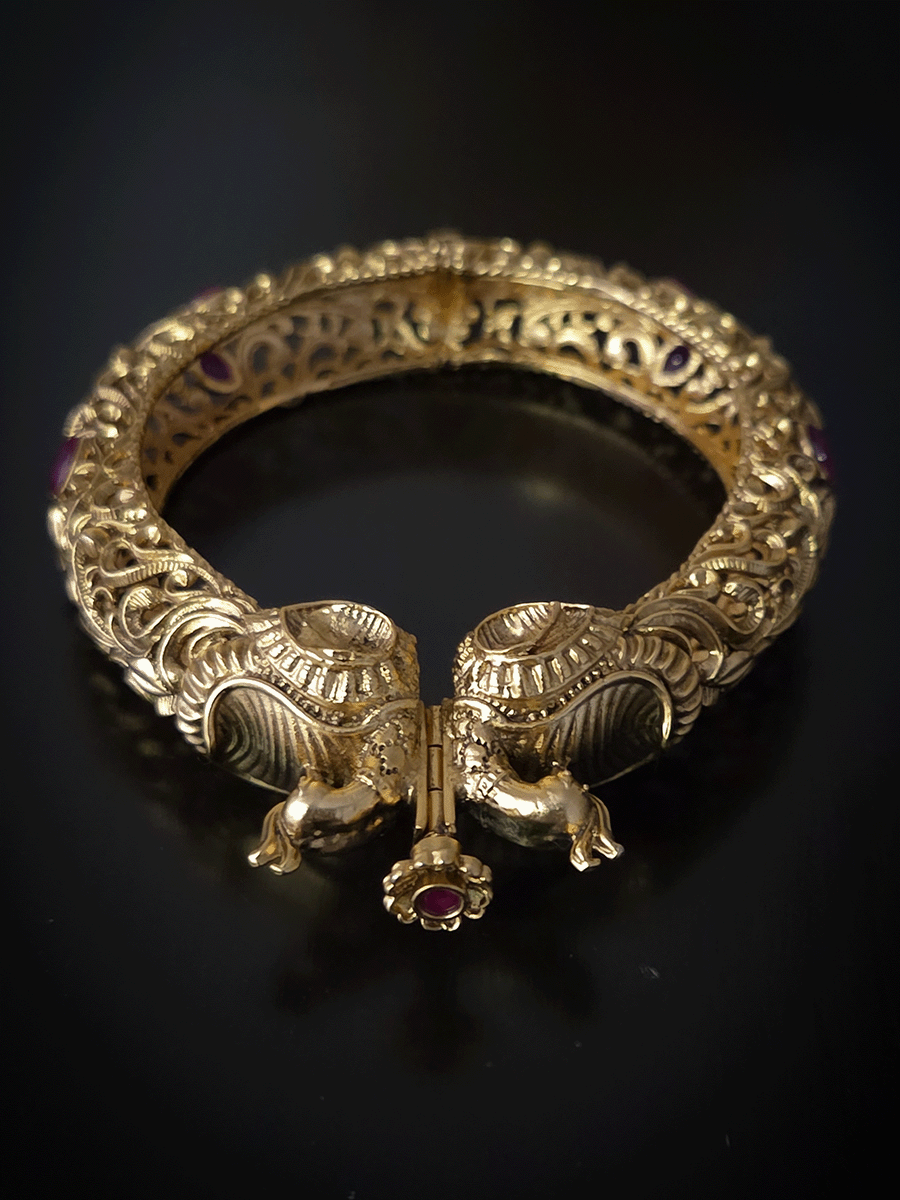 Peacock mouth intricate carving single openable kada