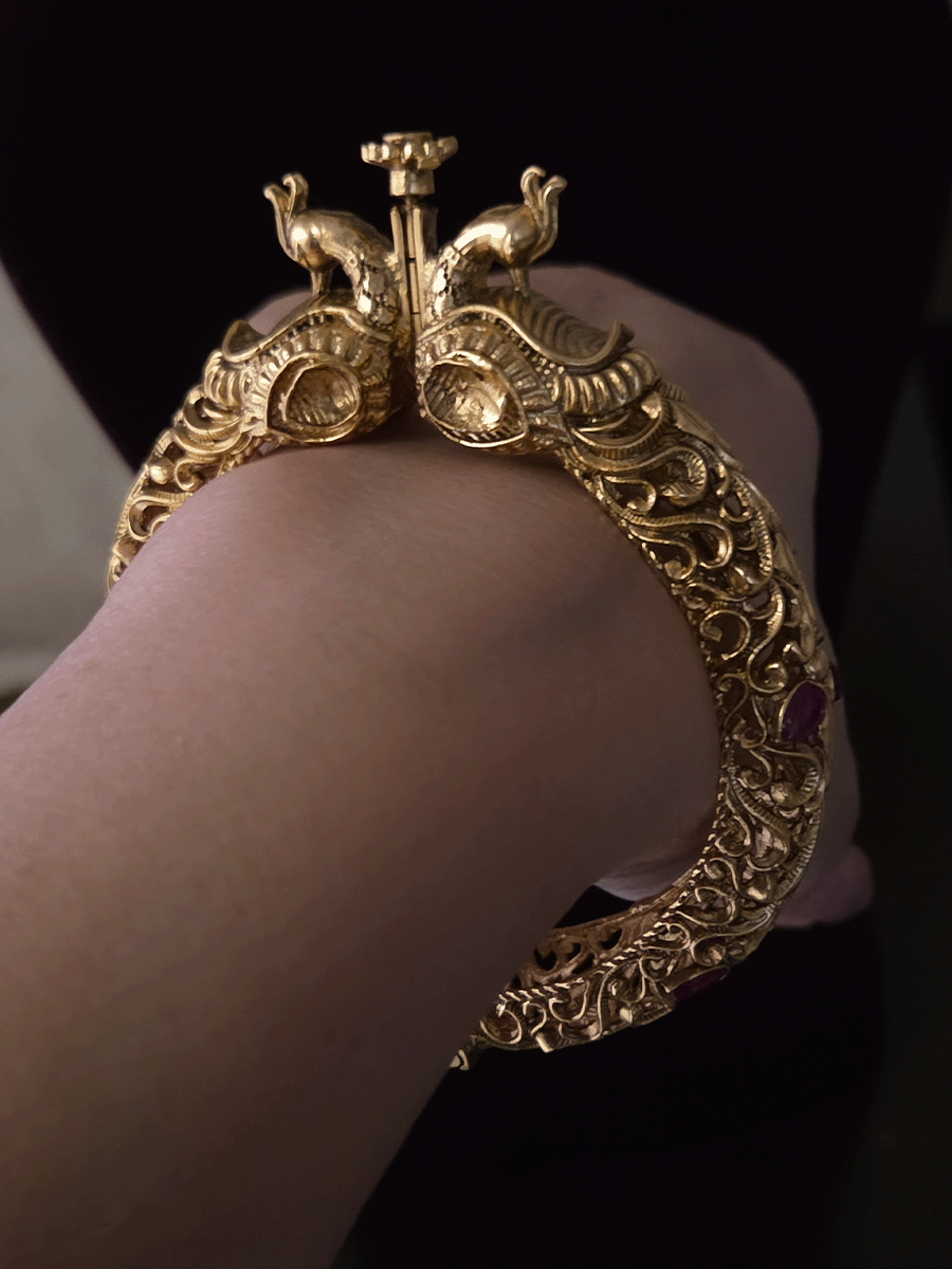 Peacock mouth intricate carving single openable kada