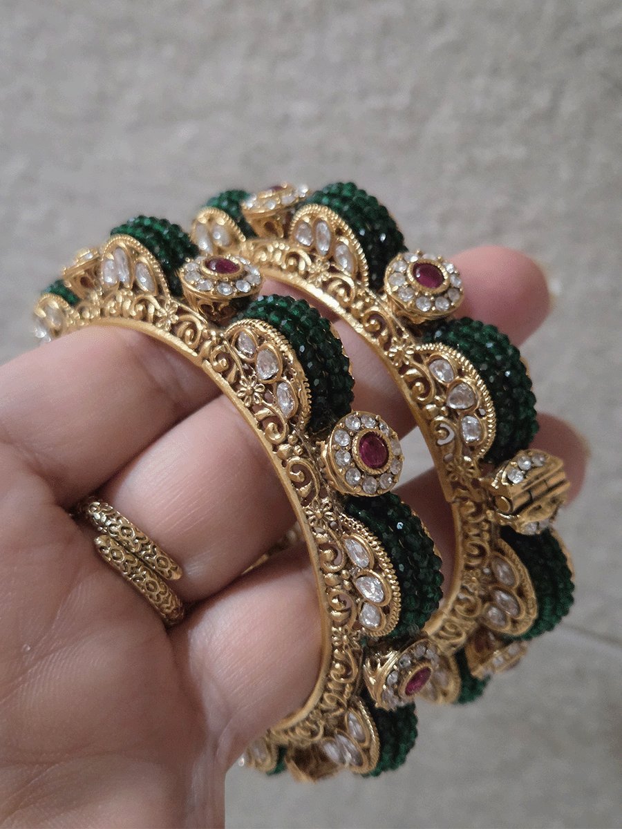 Set of two openable green bead pirohi kadas with kundan detailing on sides
