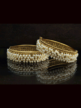 Load image into Gallery viewer, Set of two pearly hanging openable kadas