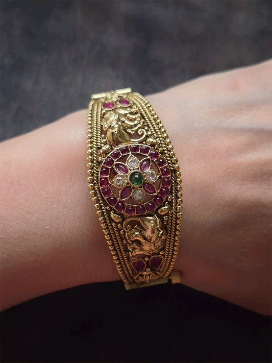 Single openable kada with polki,ruby and green stone circular design in center with elephants on both sides