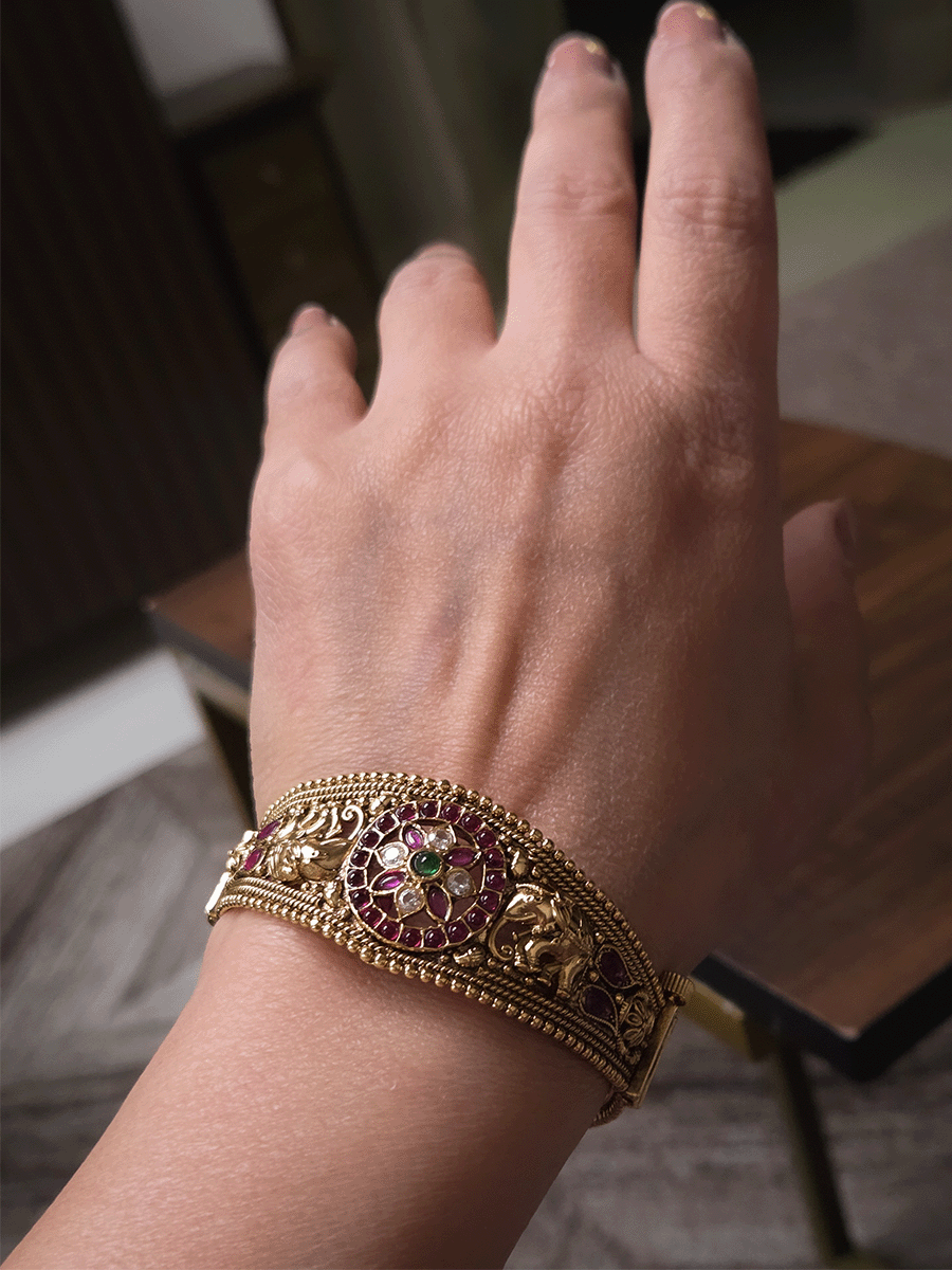 Single openable kada with polki,ruby and green stone circular design in center with elephants on both sides