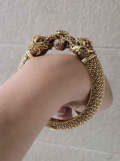 Single elephant mouth openable kada with ruby green stones flower screw in center