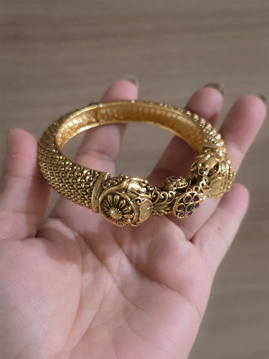 Single elephant mouth openable kada with ruby green stones flower screw in center