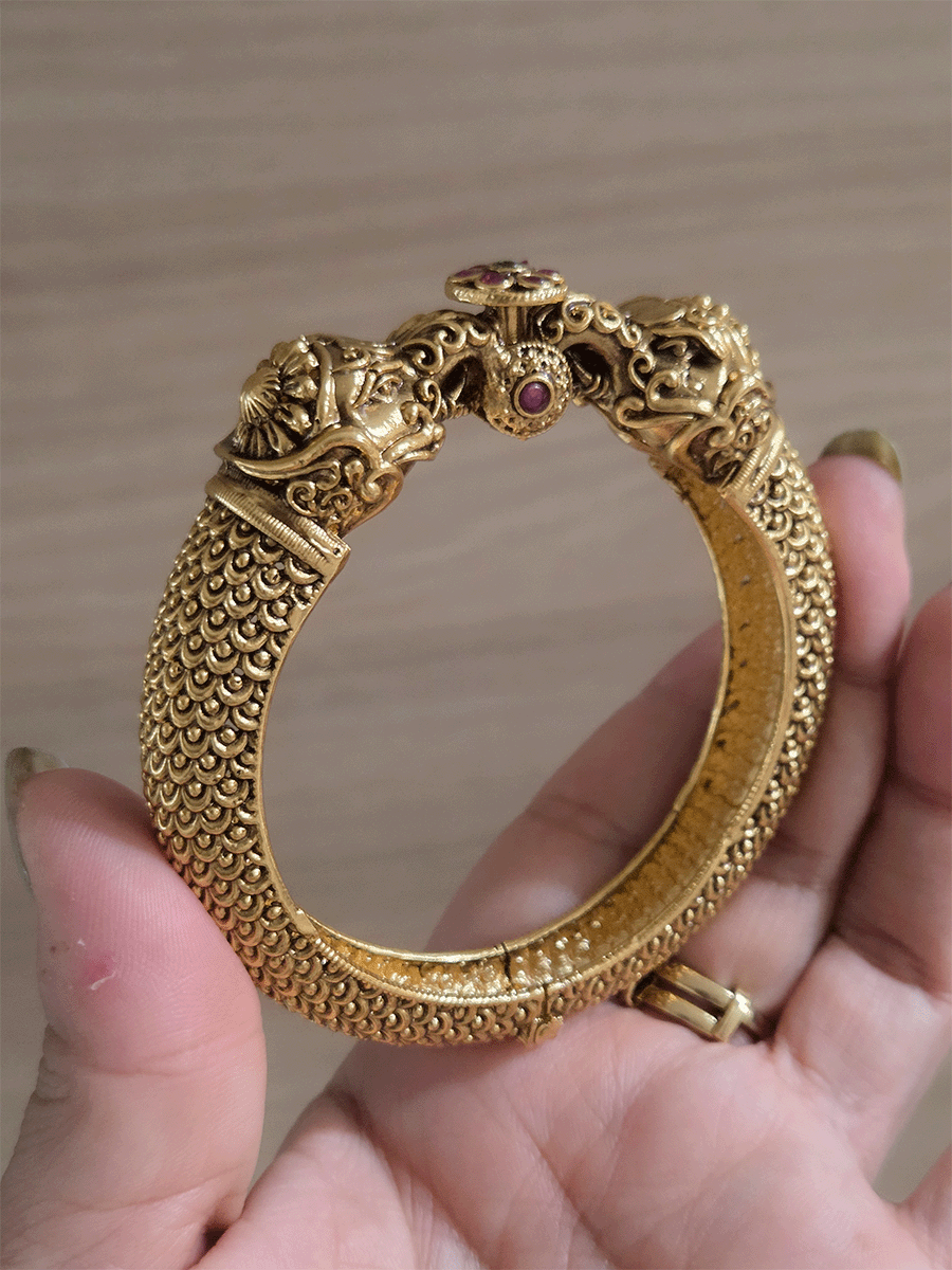 Single elephant mouth openable kada with ruby green stones flower screw in center