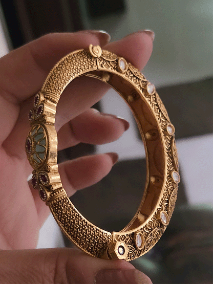 Aqua stone center with ruby leaf design oval shaped single openable kundan kada