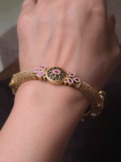 Aqua stone center with ruby leaf design oval shaped single openable kundan kada