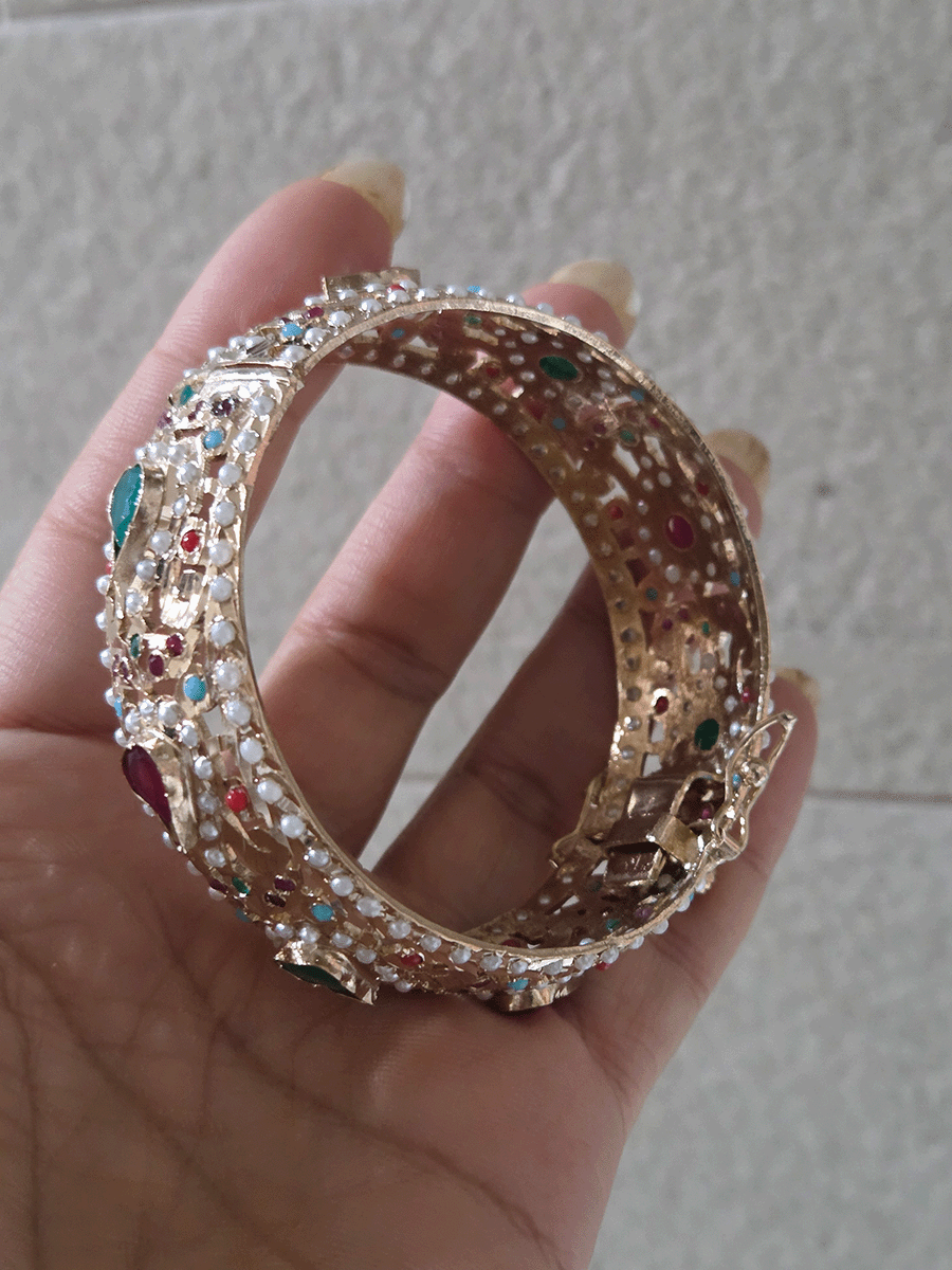 Single openable muticoloured jadau kada 1 inch broad
