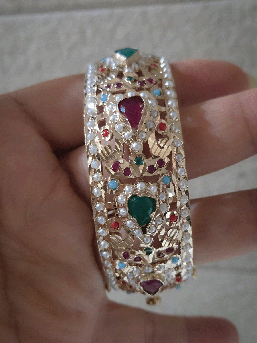 Single openable muticoloured jadau kada 1 inch broad