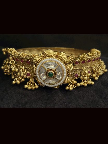 Circular kundan tukdi ghunghru hanging hangings on sides openable kada(single)
