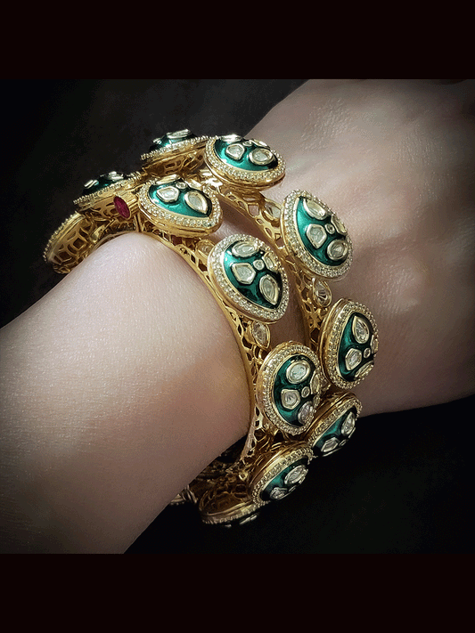 Set of two openable leaf shaped top with green enamel uncut polki pacheli's
