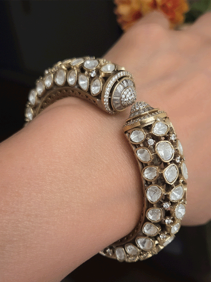 Single openable white stones studded mouth moissanite kada in antique gold finish(Fits to size 2'6 and 2'8)
