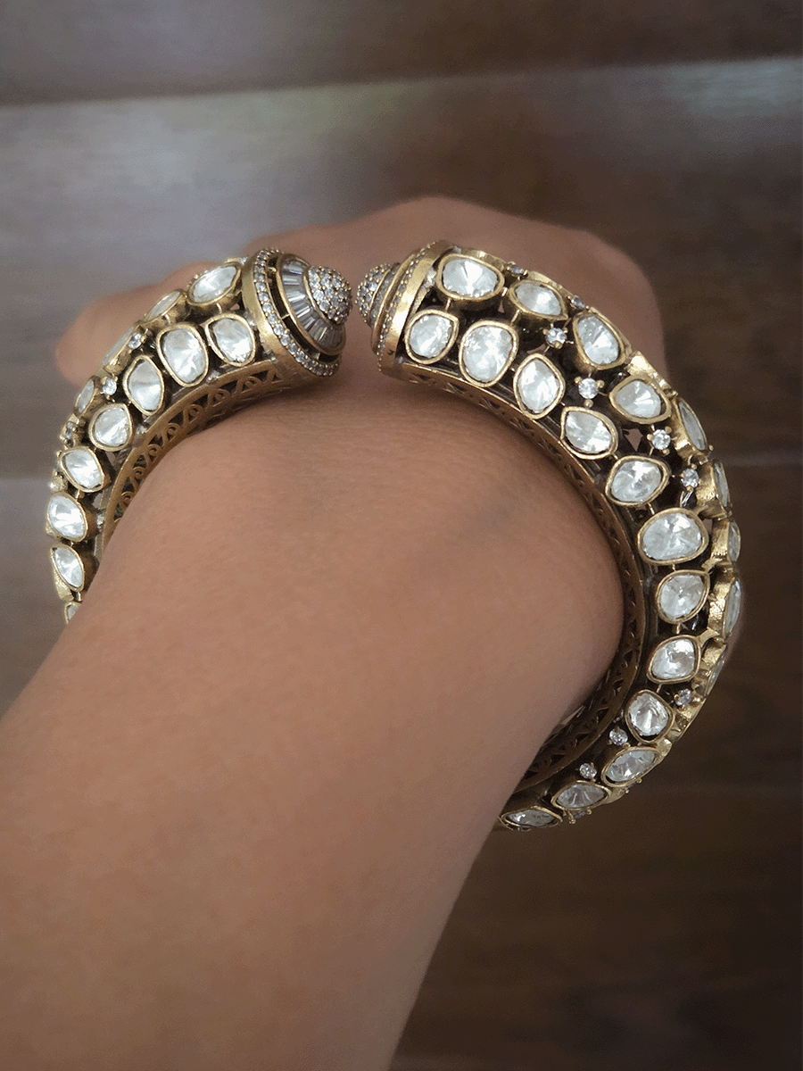 Single openable white stones studded mouth moissanite kada in antique gold finish(Fits to size 2'6 and 2'8)