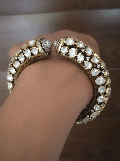 Single openable white stones studded mouth moissanite kada in antique gold finish(Fits to size 2'6 and 2'8)