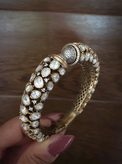 Single openable white stones studded mouth moissanite kada in antique gold finish(Fits to size 2'6 and 2'8)