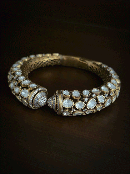Single openable white stones studded mouth moissanite kada in antique gold finish(Fits to size 2'6 and 2'8)