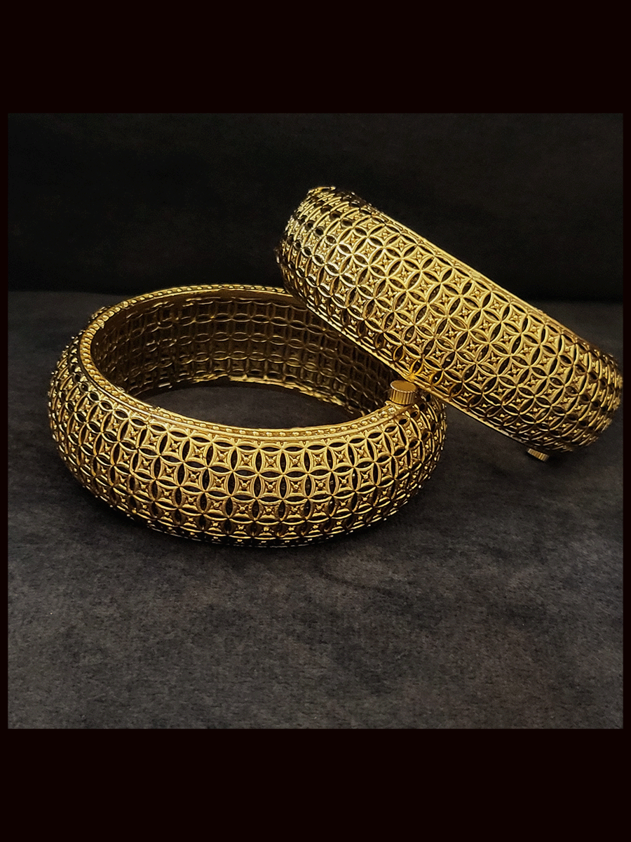 Set of two openable square mesh design gold plated kada's