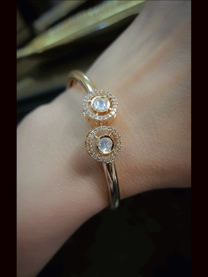 Round kundan surrounded with AD adjustable bracelet(Fits to 2'6 and 2'8 size)