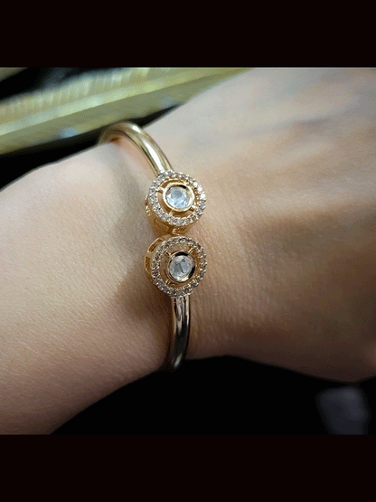 Round kundan surrounded with AD adjustable bracelet(Fits to 2'6 and 2'8 size)