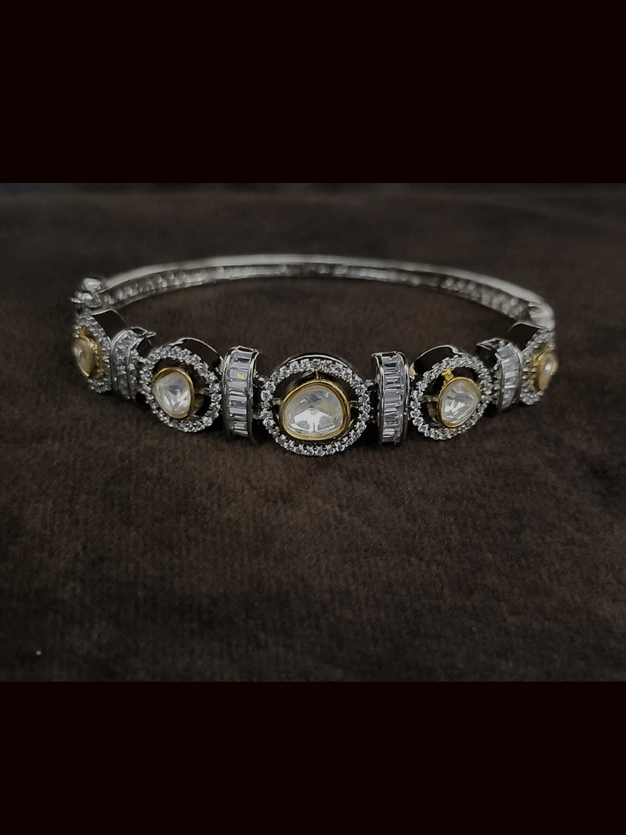 Openable oval uncut polki and AD studded bracelet(Fits to 2'4 and 2'6 size)