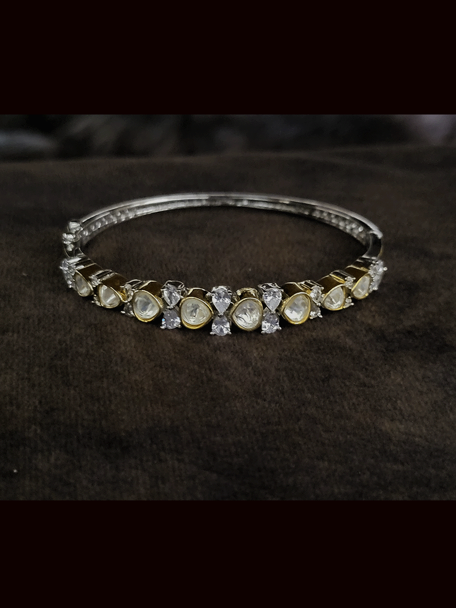 Triangular round uncut polki with zircons openable kada(Fits to 2'4 and 2'6 size)