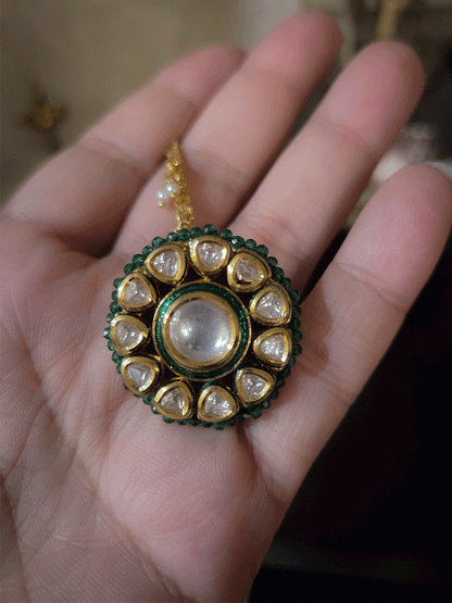 Kundan embedded with bead pirohi on edge borla maang tika