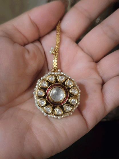 Kundan embedded with bead pirohi on edge borla maang tika