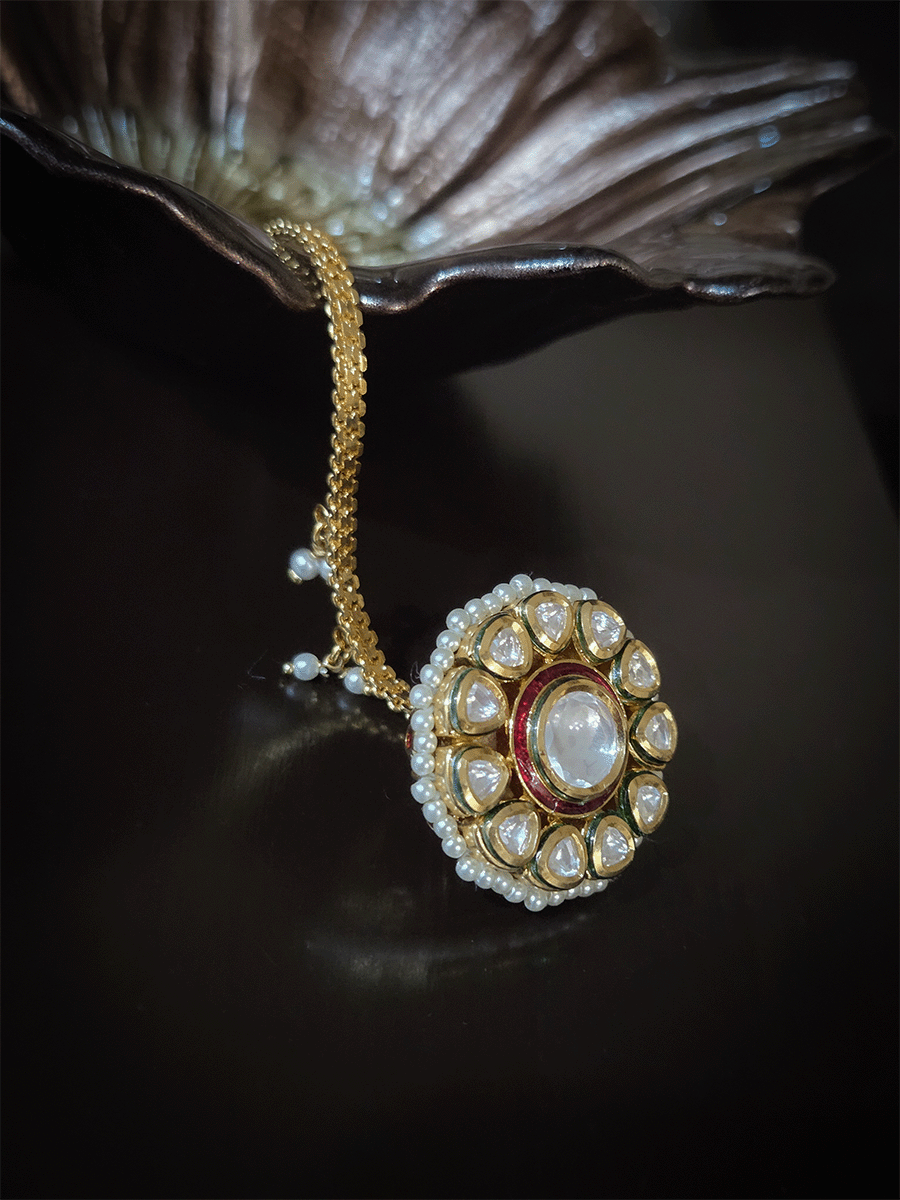Kundan embedded with bead pirohi on edge borla maang tika