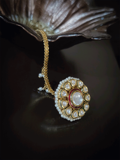 Kundan embedded with bead pirohi on edge borla maang tika