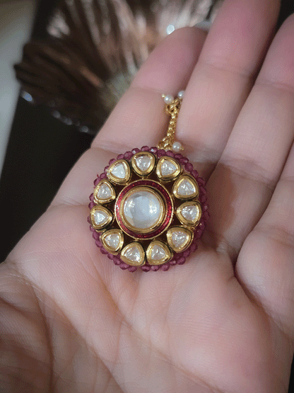 Kundan embedded with bead pirohi on edge borla maang tika