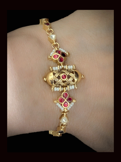 Mesh design center tukdi with side pirohi adjustable paachi kundan bracelet