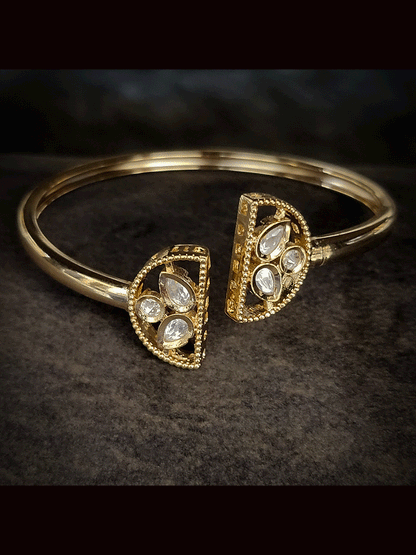 Kundan leaf in D shaped adjustable kada( fits to 2'6 and 2'8)