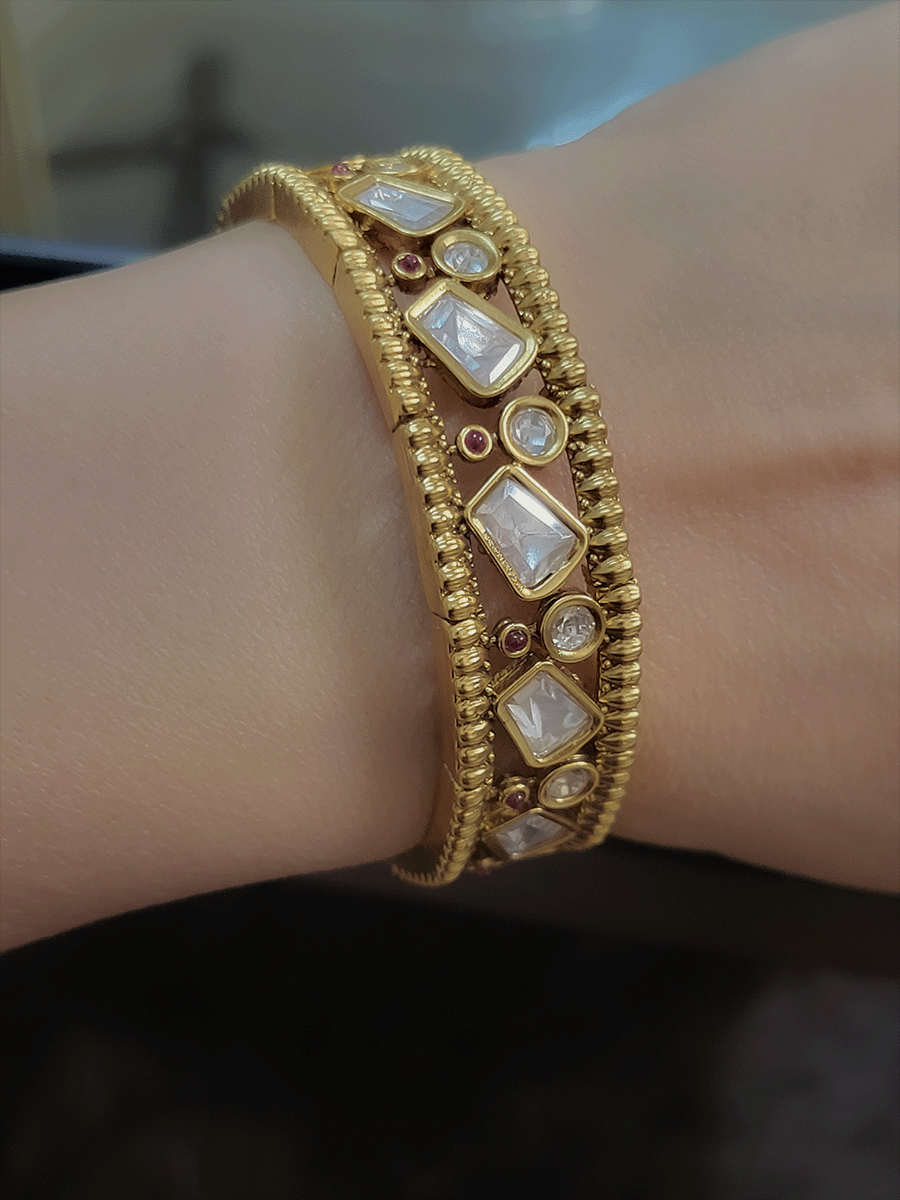 Circular uncut polki with ruby stone design adjustable openable kada(1.5cm broad)