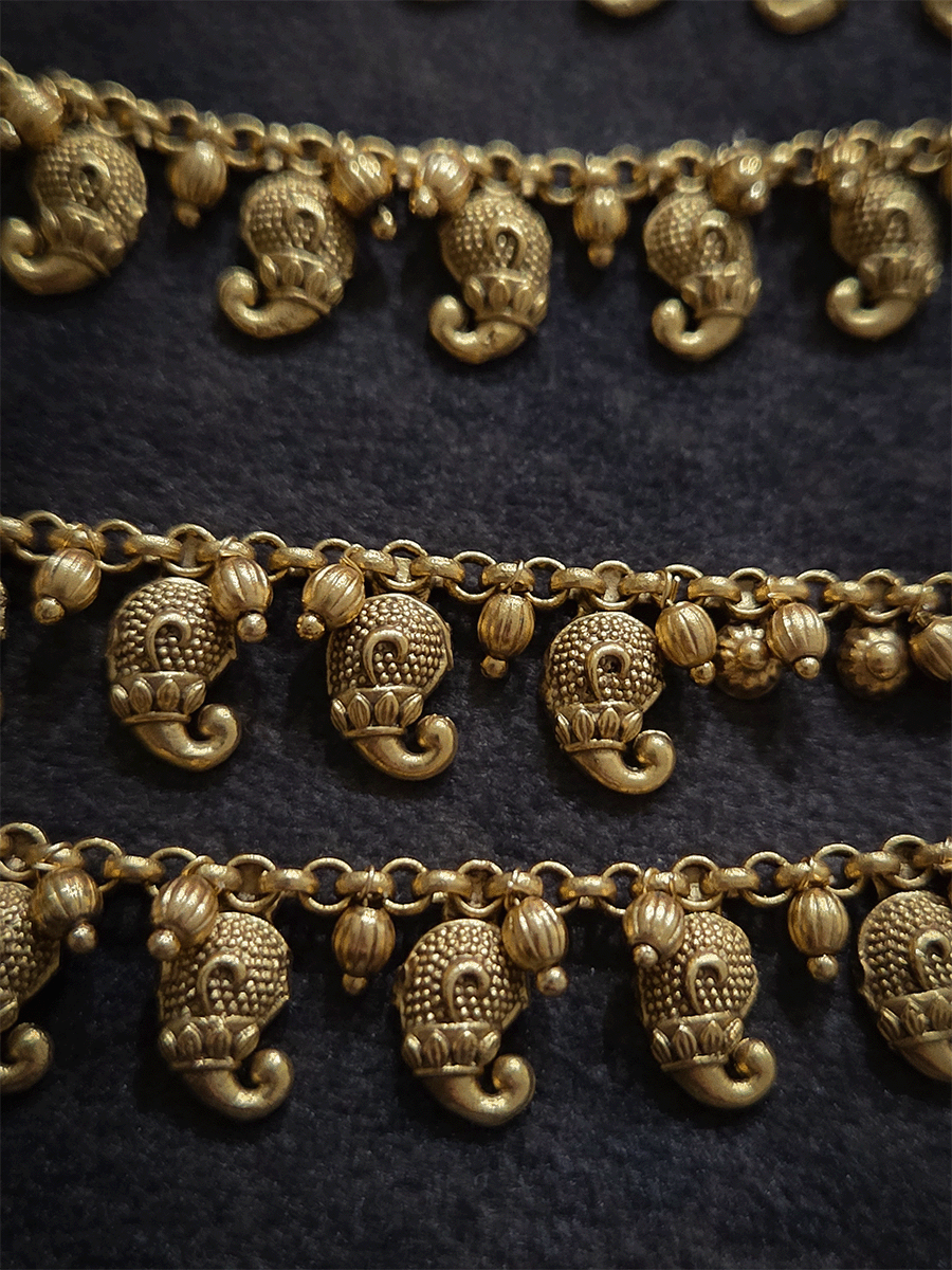 Paisley and bead hanging two layer ear chains