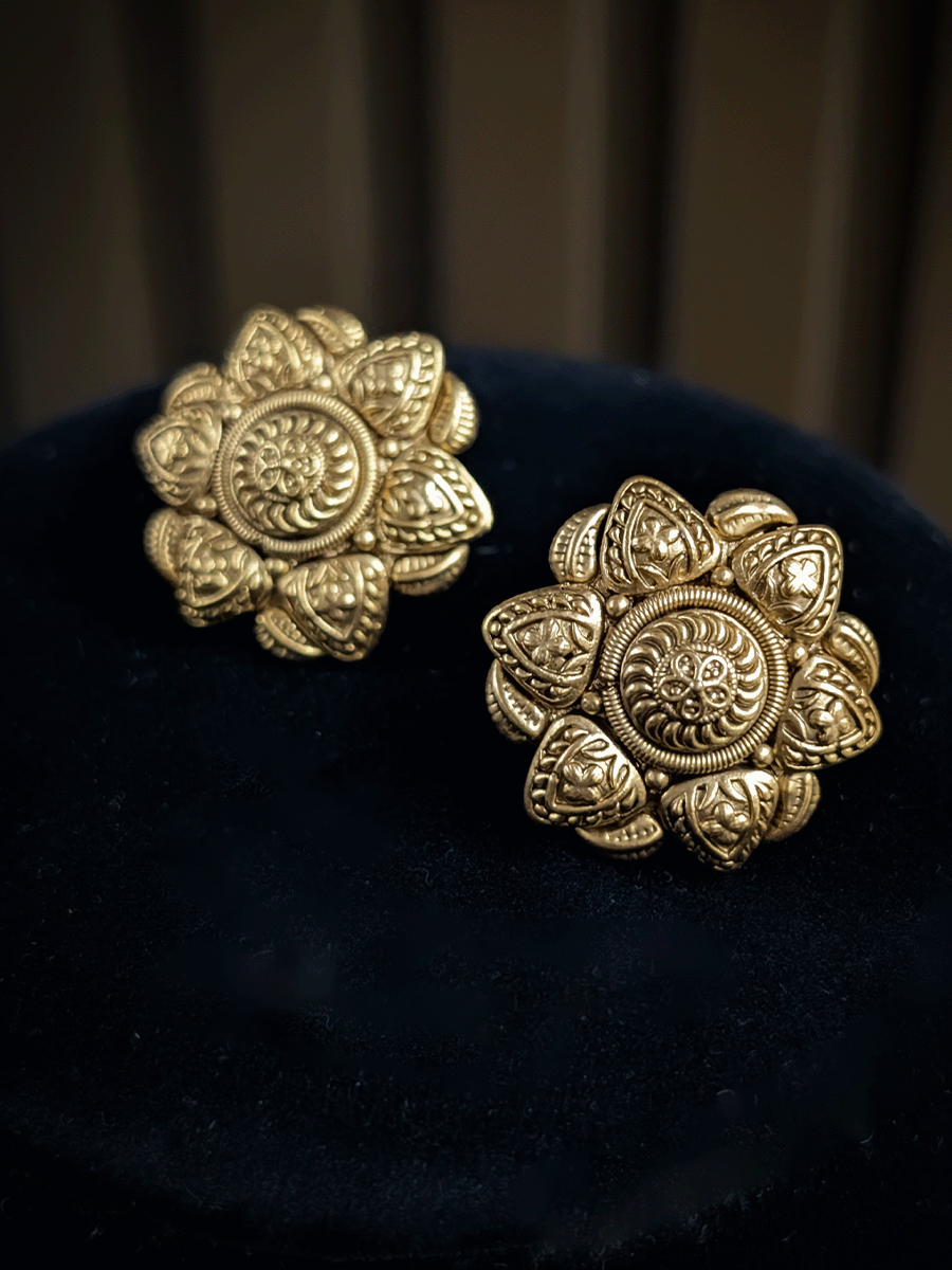 Self design circular center flower shaped studs
