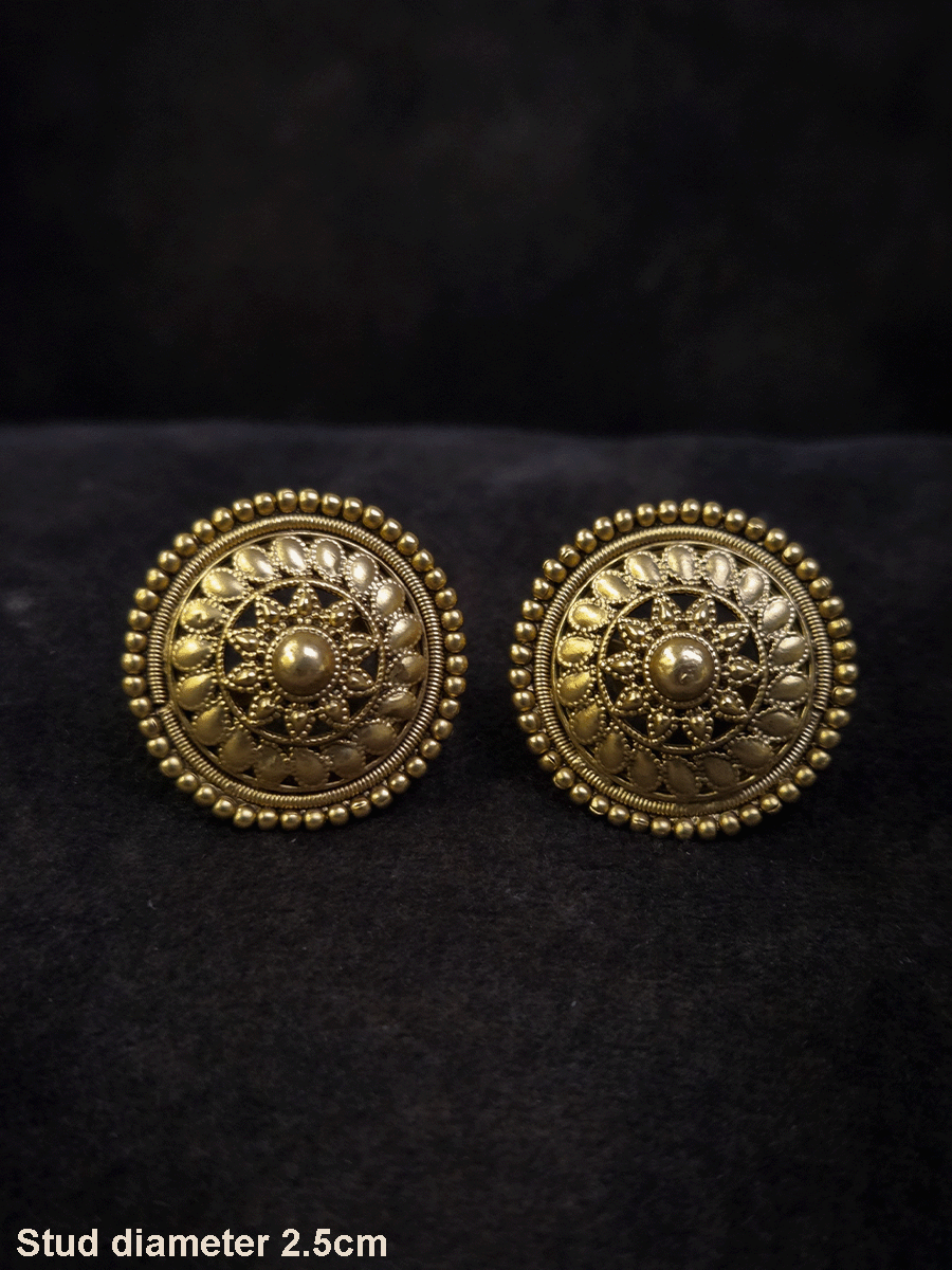 Traditional gold finish flower center design studs with dotted design on circumference