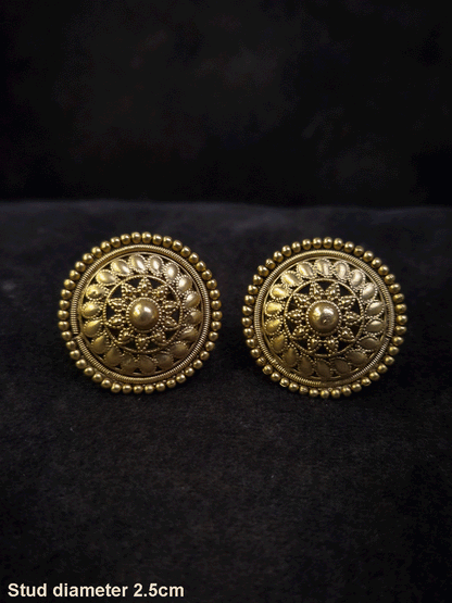 Traditional gold finish flower center design studs with dotted design on circumference